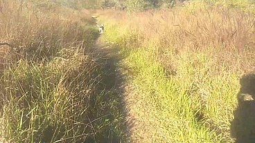 Levei ela pra conhecer a ponte que o trem passava!!! A Safada BombomD4 começou Chupar... Os Guardas chegou!!! "Sem Cortes"