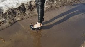 High heels in mud, wet muddy spike heels, platform high heels wrecking in mud, high heels in snow