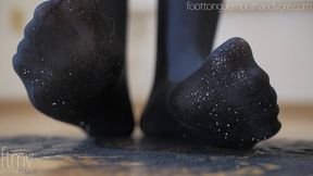 Die Neugierige Titanin (The Curious Titaness)