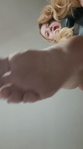 Mistress Claudia: dirty feet