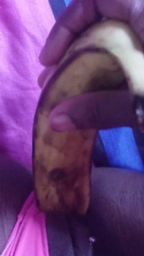 LONELY HORNY EBONY FEEDS HER PUSSY A HUGE BANANA 💦
