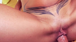 Hitzefrei.com: Naughty queen Sophie Logan need the best sex