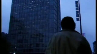 갈색 머리의 알리샤 클래스는 거대한 페니스를 가진 남성에게 이중 삽입과 항문 성교를 당하며, 구강 성교, 카우걸 자세, 입에 사정하는 등 격렬한 그룹 섹스를 즐긴다.