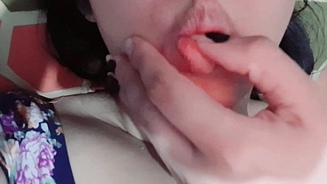 LESBIANA TOMADA Y SE GRABA Y ENVIA VIDEO A SU NOVIA PERO SE CONFUNDE Y SE LO ENVIA AL TIO, real casero amateur