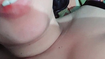 LESBIANA TOMADA Y SE GRABA Y ENVIA VIDEO A SU NOVIA PERO SE CONFUNDE Y SE LO ENVIA AL TIO, real casero amateur