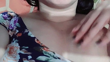 LESBIANA TOMADA Y SE GRABA Y ENVIA VIDEO A SU NOVIA PERO SE CONFUNDE Y SE LO ENVIA AL TIO, real casero amateur