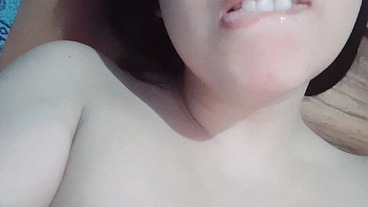 LESBIANA TOMADA Y SE GRABA Y ENVIA VIDEO A SU NOVIA PERO SE CONFUNDE Y SE LO ENVIA AL TIO, real casero amateur