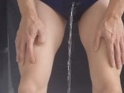 がブルマ姿でおしっこを限界まで我慢したけどお漏らしした・・・
