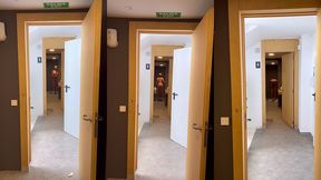 laissant la porte ouverte des toilettes, douches alors que differentes ...