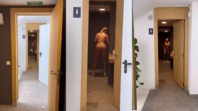 laissant la porte ouverte des toilettes, douches alors que differentes ...