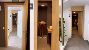 laissant la porte ouverte des toilettes, douches alors que differentes ...