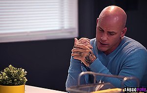 Horny stepdad Derrick Pierce fucks his stepdaughter Kiarra Kai