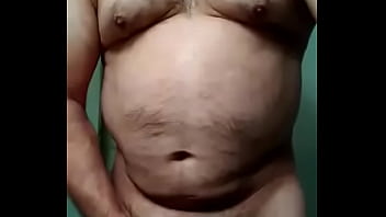 Macho maduro masturb&aacute_ndose