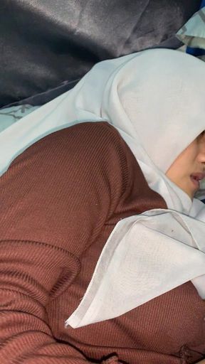 Colmekin Hijab Girl Gets Wet