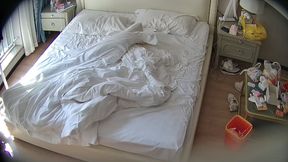 公寓酒店 捲毛眼鏡又帶女友來開房了 現在才發現他女朋友的腿好白好長啊 應該扛起來操才爽 可他不會1