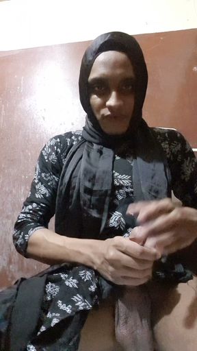 Desi hijabi shemale drink her cum piss and handjob