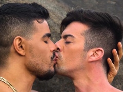 RAWHOLE Latino Hunk Rico Marlon Barebacks Christian Hupper