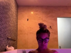 Amateur babes are good at masturbating as well