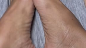 Netflix & Chill Feet Edition