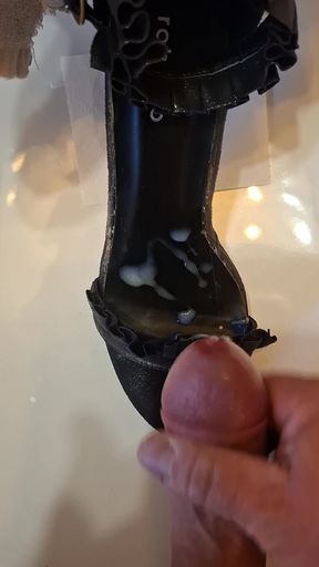 Cum on shoes