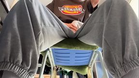 偷拍白袜体育生室友在宿舍全裸打飞机爆射