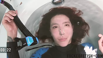 Slow underwater bathtub experience