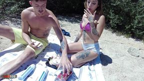 hardcore picnic for young colombian melania dark and her boyfriend yeri