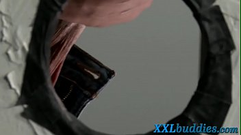 Gloryhole hunk sucks dong