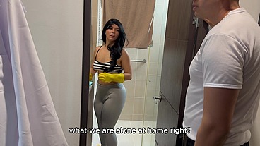 The cleaning lady wants to suck her boss's dick - Amateur