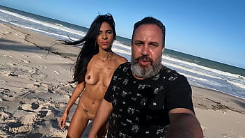 Nathalia Santos realiza um sonho na praia de Tambaba