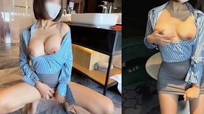 Fan's Dirty Proposal Makes Douyin Anchor Squirt on Herself