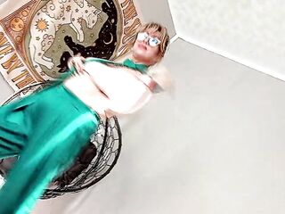 A gorgeous older doxy in a green pantsuit, or How stepmoms masturbate .!. ))