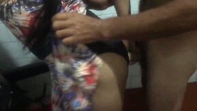 Mecânico grandão quis meter de novo em mim, e eu gemi gostoso na caceta