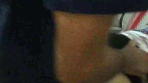 Mecânico grandão quis meter de novo em mim, e eu gemi gostoso na caceta