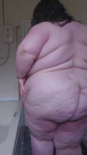 SSBBW Goddess Bathroom Strip and Catwalk