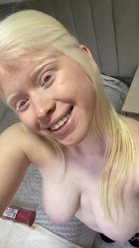 Amateur onlyfan babe strips down for a tease