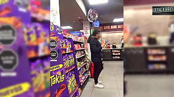 Sexo real con hombre desconocido - Nena de co&ntilde_o afeitado es pillada comprando en bodega y termina follando con pervertido