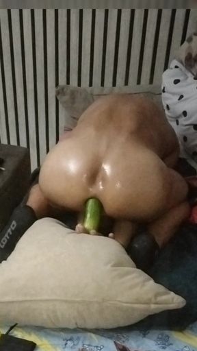 Shapely ass rides dildo