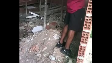 Encontrei esse hetero mijando na rua, levei ele pra casa, ele me fudeu gostoso