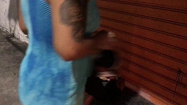 Esposa visita loja em obra com amigo de longa data, da em cima dele e acaba levando pau e leite de brinde