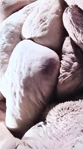 Wrinkled up Granny Cumming From Her Twat to Her Fanny