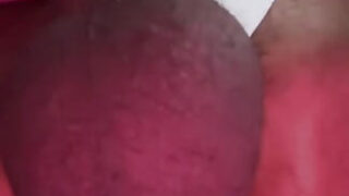 Un travesti tchèque amateur se masturbe avec éjaculation massive.