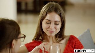 Минет, сиыр қыз, міну, үштік, қос ену – брюнетка Аидра Фокс, Кали Роузз және Райли Рид Эрик Эверхард пен Джеймс Диннің анальді түрде трахалануы