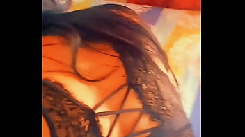 Está señora parace de 18 que hermosa vagina se pone para que la masturbe