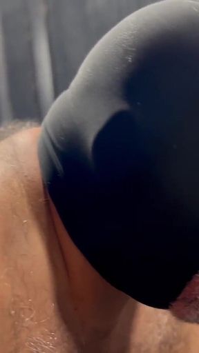 Muscle Cub Fucks His Bears