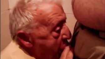Mature bear grandpa gets a sweet amateur blowjob