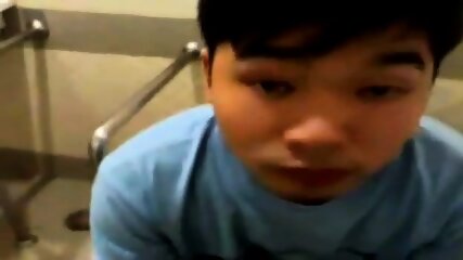 Asian twink bathroom bj