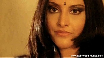 Bollywood Babe Indian Style MILFer