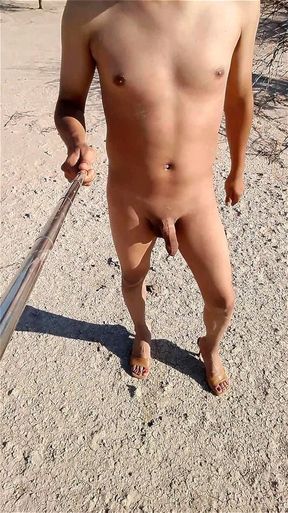 sexytrans linda de pene pequeño le gusta caminar desnuda en publico con tacones se abre piernas delicioso