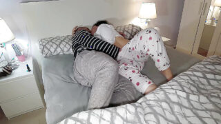 Әуесқой BBW өгей анасының үлкен бөксесін жағымсыз анальды кремпимен толтырады